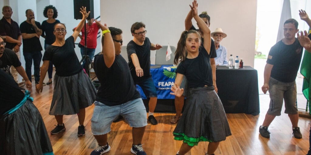 Durante o encontro, jovens atendidos pela Apae fizeram uma apresentação de dança