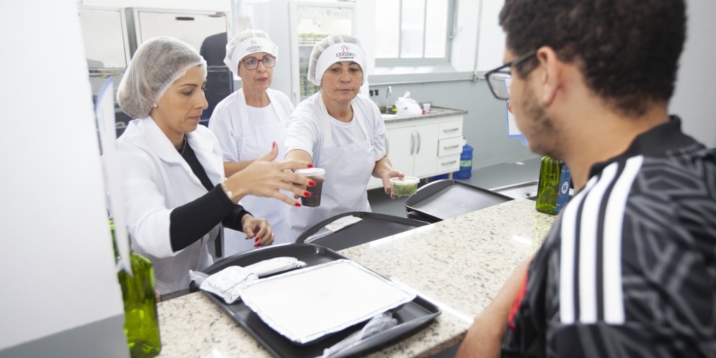 "Fruto de muita luta": alunos da Uerj em Friburgo comemoram conquista de restaurante universitário