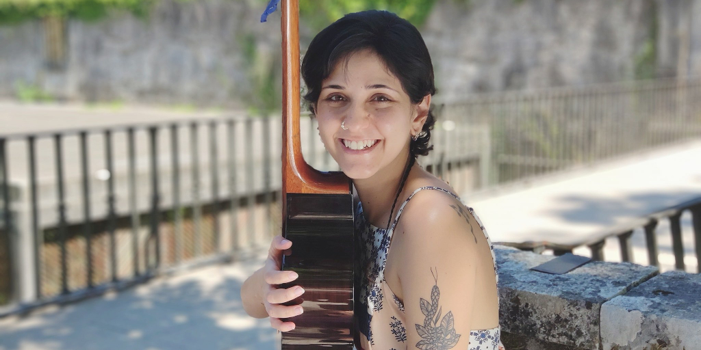 Cantora friburguense concorre a importante prêmio da música nacional em duas categorias