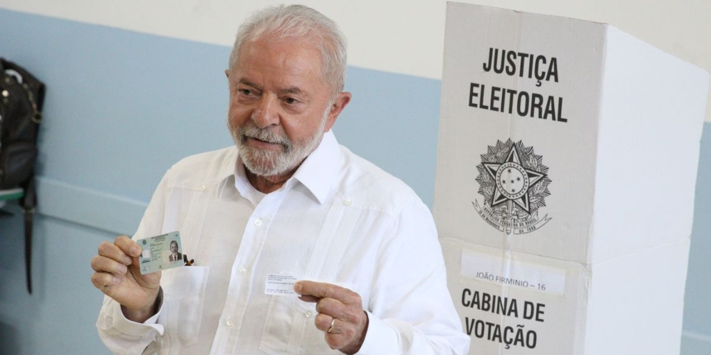 Lula vota em São Bernardo do Campo, em São Paulo