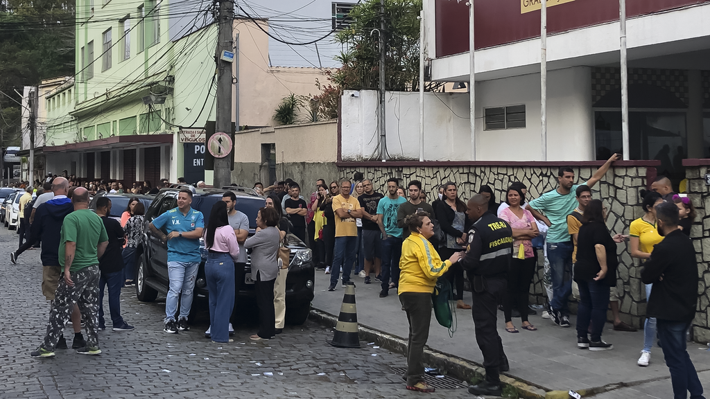 Quem vota na Universidade Cândido Mendes enfrenta fila demorada