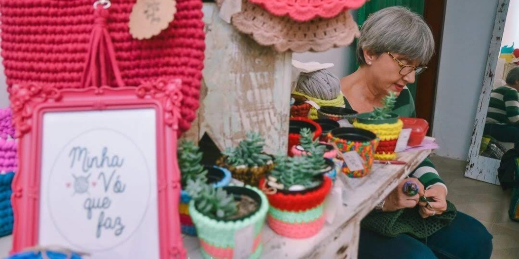 Lenira Alice faz artesanato desde pequena. Após a maioridade, o hobby virou fonte de renda