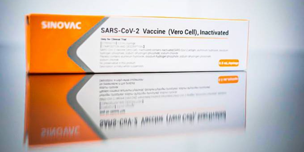 Primeiro lote da vacina CoronaVac com 120 mil doses chegou ao Brasil nesta semana