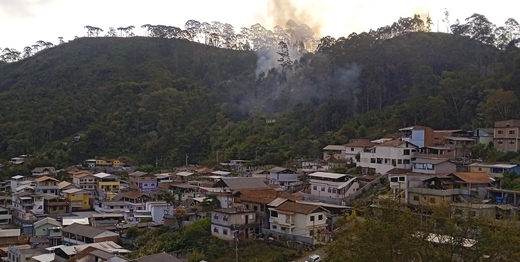Bairros de Nova Friburgo sofrem com as queimadas; campanha é lançada para prevenir novos focos