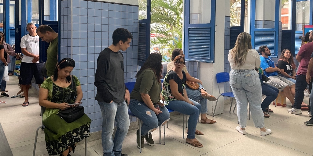 Espera para votar em seção no Instituto de Educação Ismar Gomes de Azevedo