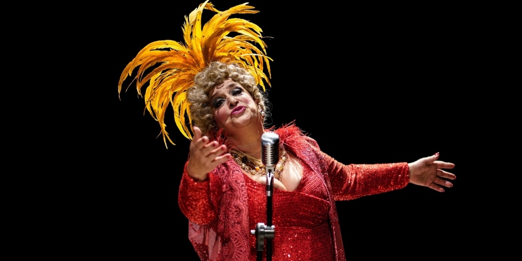 Teatro municipal de Nova Friburgo recebe peça que resgata a história de Dercy Gonçalves 