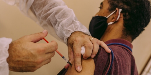 Cabo Frio começa a aplicar 4ª dose da vacina contra Covid para maiores de 50 e profissionais de saúde