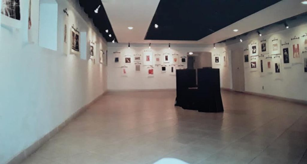 Exposição na galeria principal do Centro de Arte de Nova Friburgo
