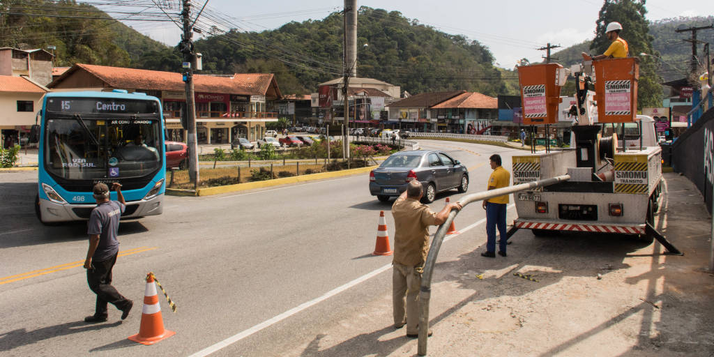 Prefeitura de Nova Friburgo inicia instalação de semáforo na Ponte da Saudade