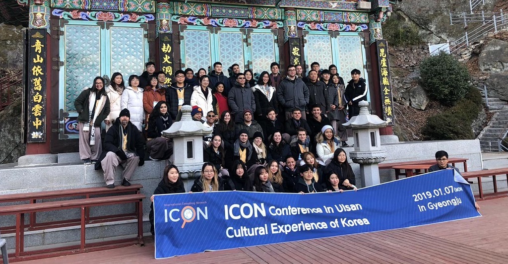 Jovens integrantes da ICON reunidos na Coreia do Sul