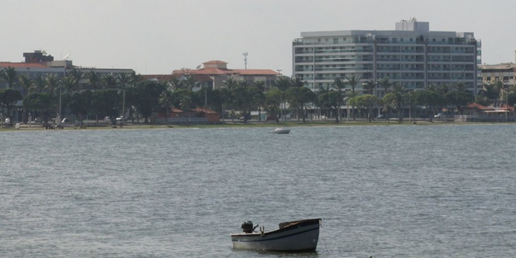 Durante o defeso, pesca profissional ou amadora na lagoa fica proibida e sujeita a penalidades 