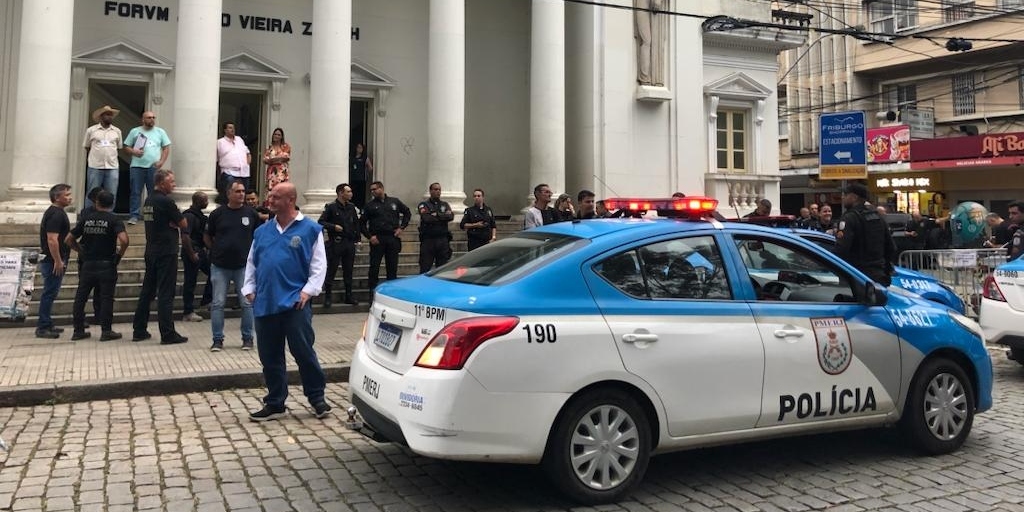 Após encerramento da votação, as urnas são encaminhas para o TRE para serem apuradas