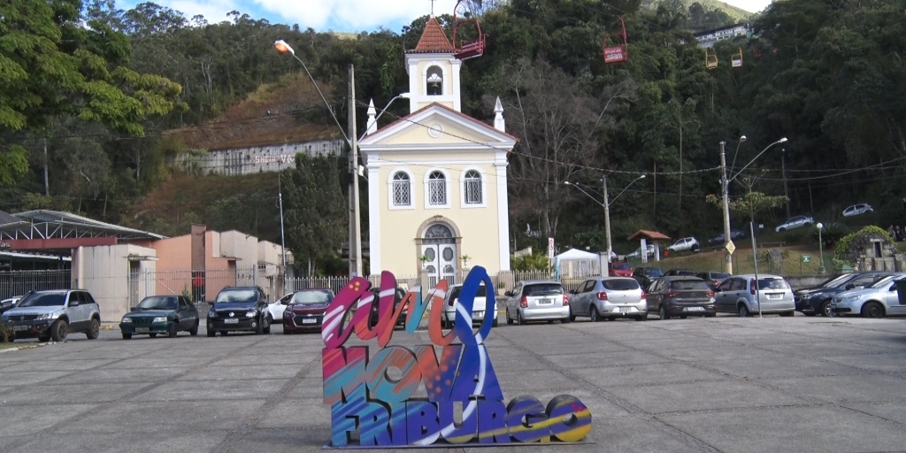 Praça do Suspiro, com a Igreja de Santo Antônio e o teleférico, é um dos pontos turísticos