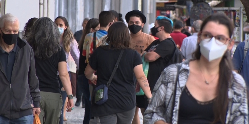 Governo do RJ acaba com a obrigatoriedade do uso de máscaras em locais fechados