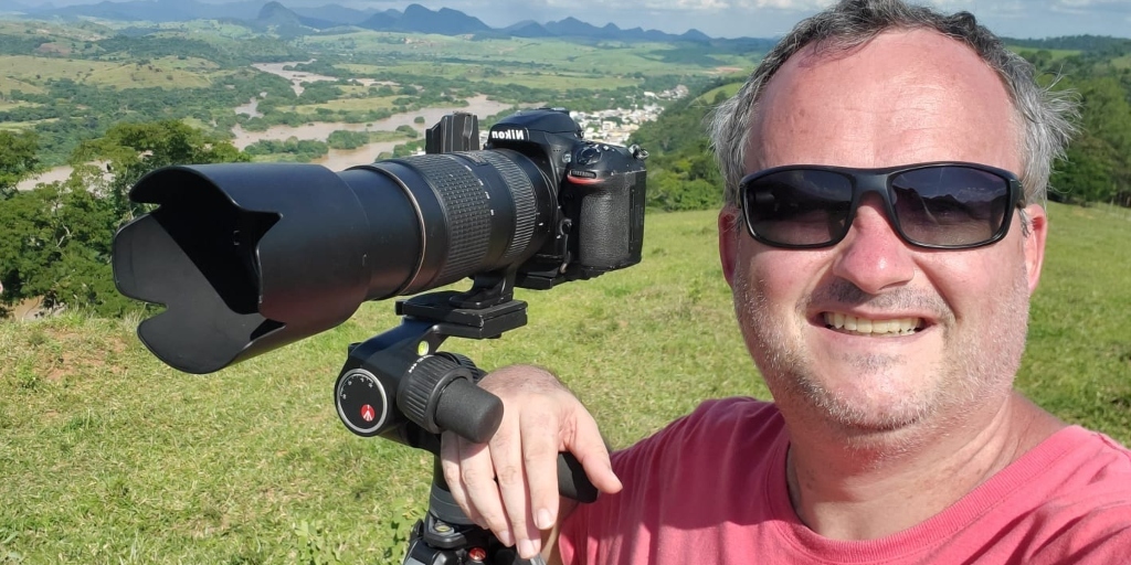 André nas montanhas com o seu instrumento de trabalho