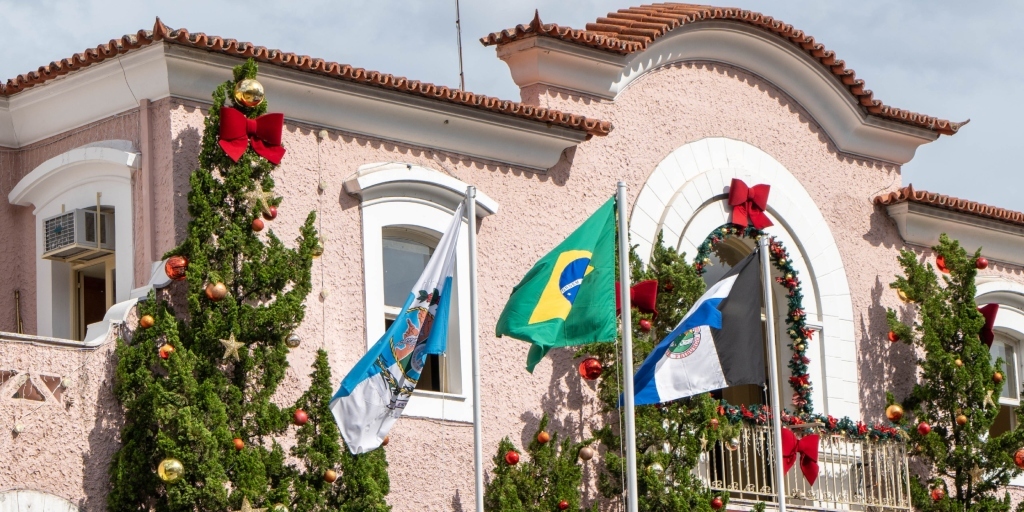 Prefeito de Friburgo sanciona leis que autorizam parcelar e reparcelar dívidas de contribuições previdenciárias