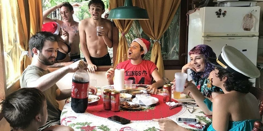 Renan e Ludmyla juntam os amigos todo o Natal, há mais de três anos