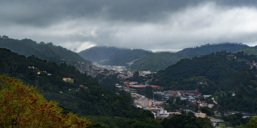 Inmet emite alerta de tempestade para o RJ; veja previsão do tempo para regiões Serrana e dos Lagos