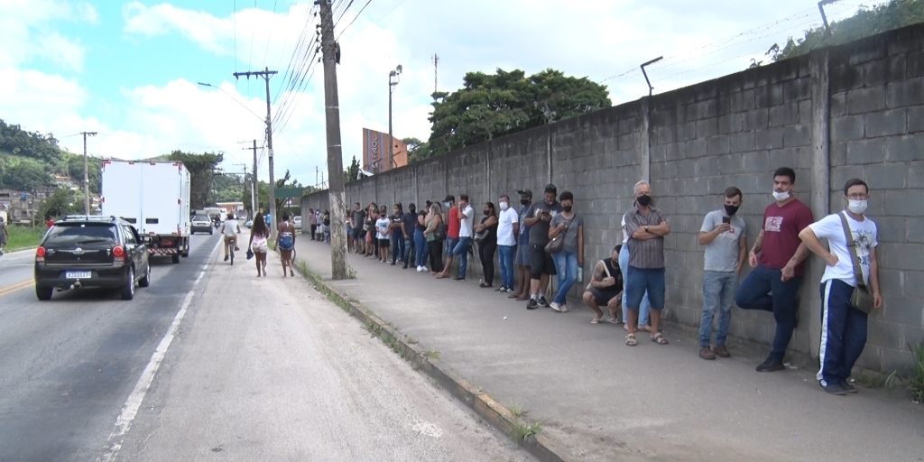 Longas filas se formaram para realização de testes nesta terça