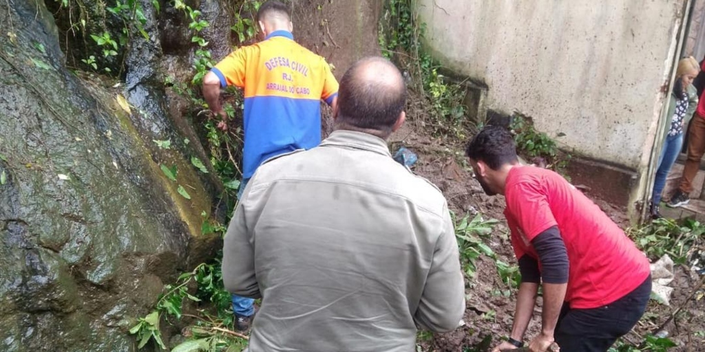 Defesa Civil de Arraial do Cabo entra em estado de alerta após deslizamento de terra