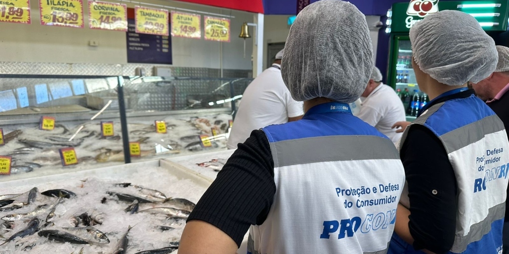 Mais de 300 kg de alimentos impróprios são descartados de estabelecimentos em Teresópolis