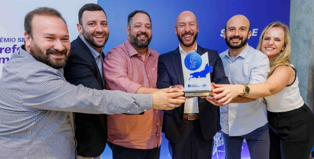 Prefeito de Teresópolis Vinicius Claussen e equipe participaram da premiação