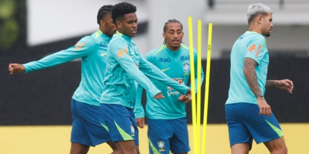 Seleção Brasileira treina na Granja Comary antes de enfrentar o Chile no Maracanã