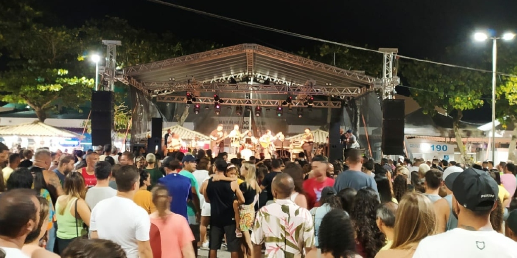 Praça ficou lotada no primeiro final de semana de shows 