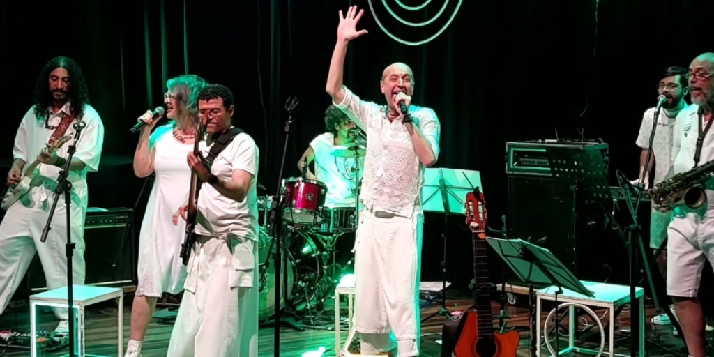 Roni e as Figurinhas apresentam o show 'Gêneros&Idades' neste domingo, 9