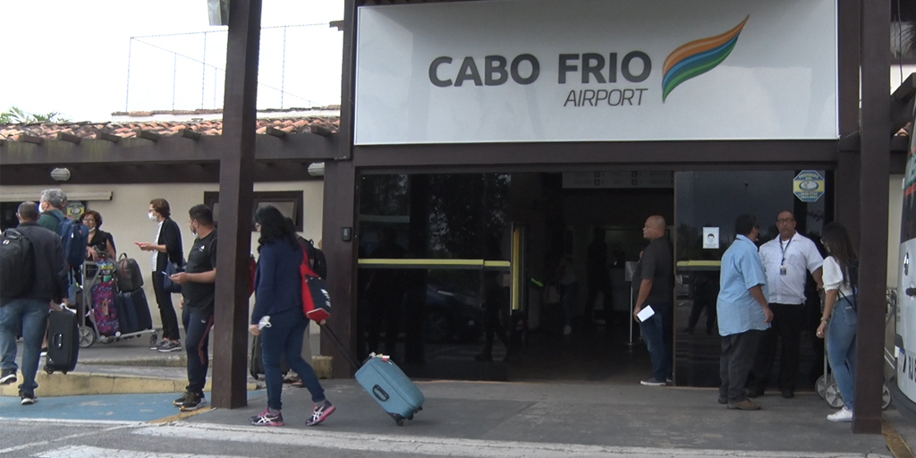 Aeroporto Internacional de Cabo Frio está localizado na Praia do Sudoeste, a cerca de 11 km do centro da cidade
