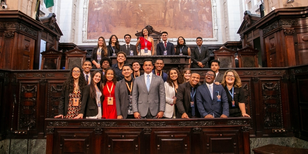 Estudantes da rede estadual representam municípios do Rio no Parlamento Juvenil da Alerj