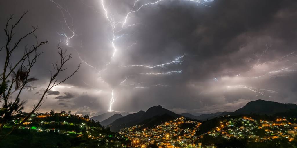 Tempestade elétrica gerou um misto de fascínio e medo nos moradores locais
