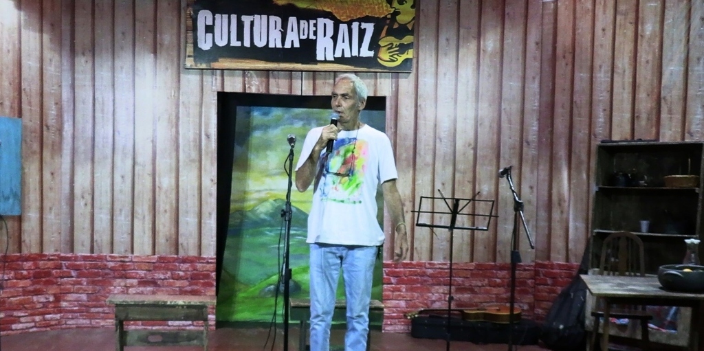 Beto Selig volta a apresentar as edições do Cultura de Raiz na Casa de Cultura Adolpho Bloch