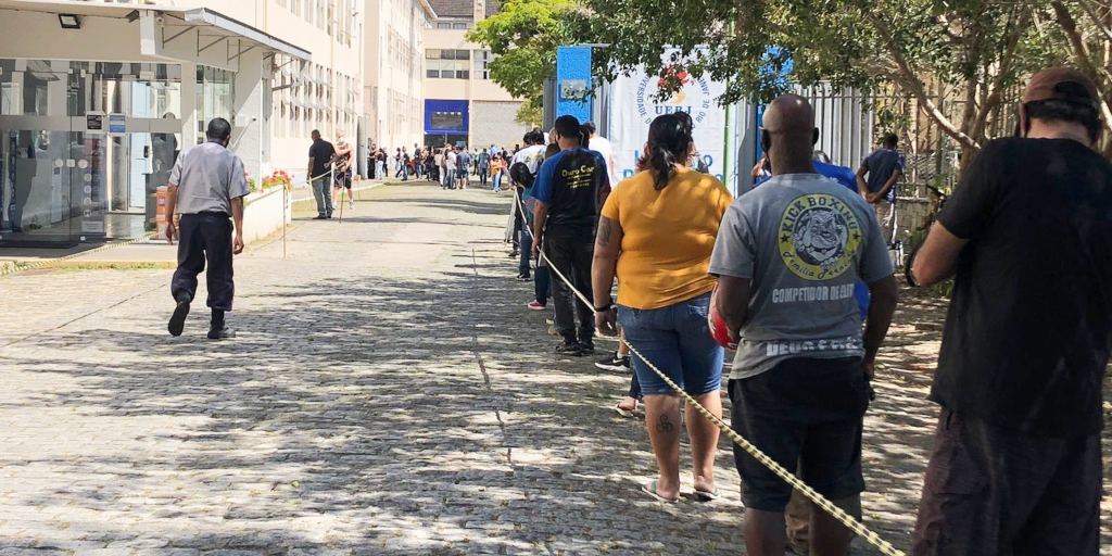 Longas filas para a aplicação da segunda dose das vacinas contra Covid em Nova Friburgo