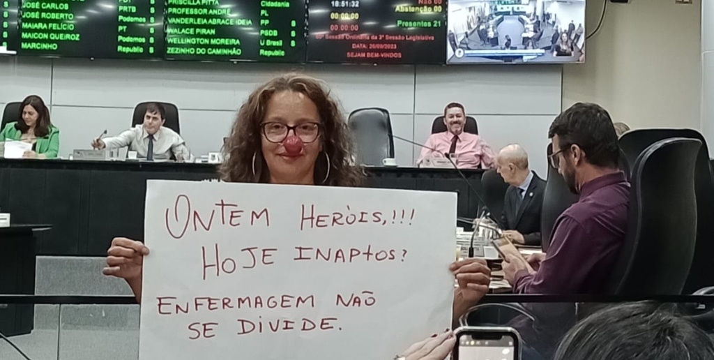 Enfermeiros protestando na Câmara de Vereadores 