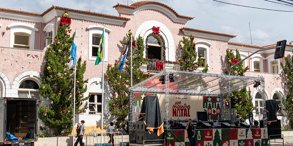 Apresentação de coral acontece nesta sexta-feira, 19, em frente à prefeitura