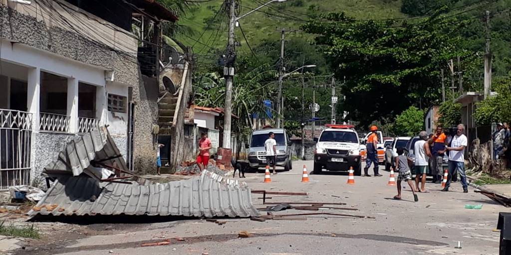 Forte ventania causa estragos em Cachoeiras de Macacu