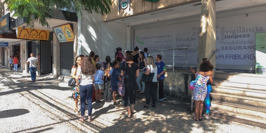 Pais reivindicam mais professores, mediadores e merendeiras em escolas de Nova Friburgo