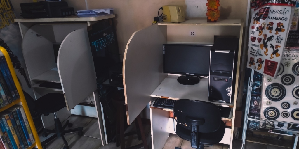 Dois computadores ainda integram a lan house 