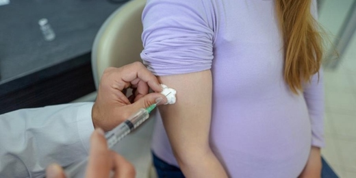 Nova Friburgo e Teresópolis iniciam vacinação bivalente em gestantes e puérperas 