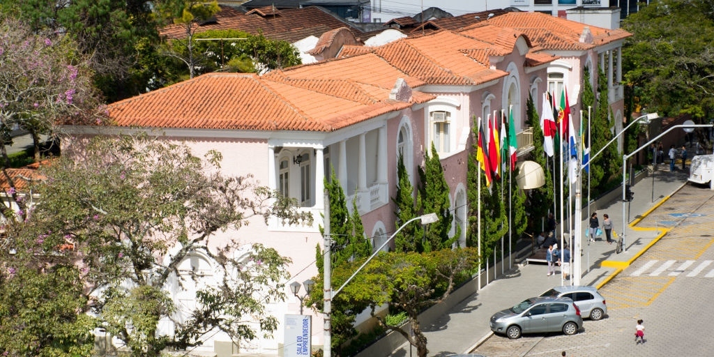 Decreto de Nova Friburgo altera funcionamento das atividades na bandeira vermelha