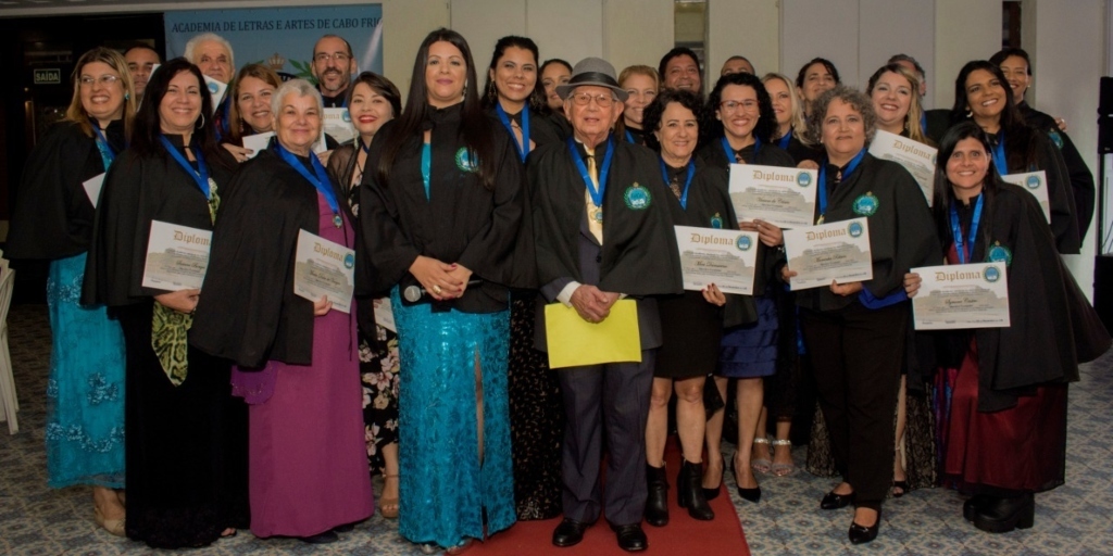 Academia de Letras de Cabo Frio celebra 4 anos com lançamento de livro e posses