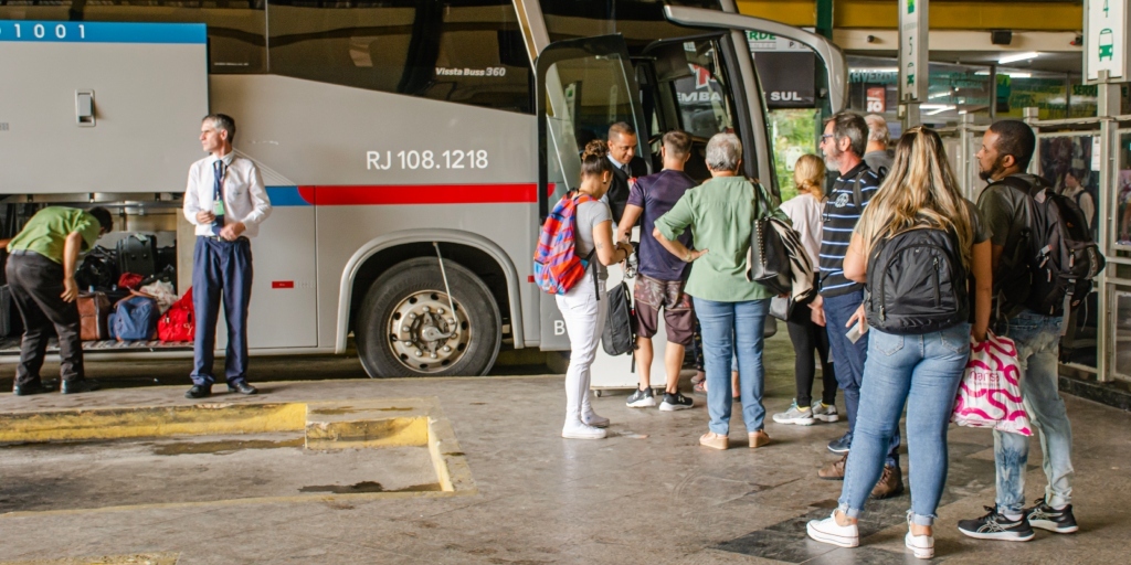 Empresas de ônibus oferecem horários extras após alta na procura por  passagens para Réveillon | Portal Multiplix
