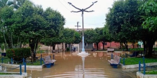 Chuvas fortes causam alagamentos e quedas de barreiras no município de Carmo