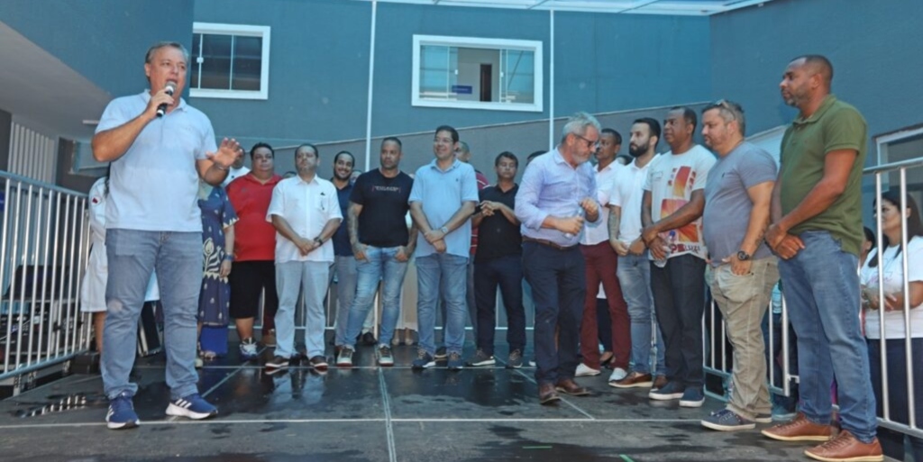 Na inauguração, estiveram presentes diversas autoridades