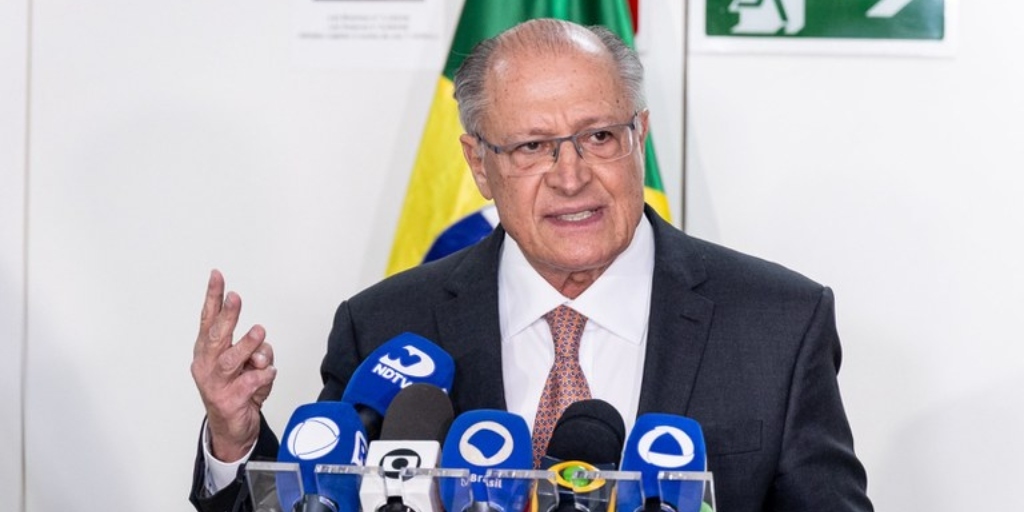 Secretário de Comércio dos EUA afirma que não adiará tarifas ao Brasil e governo se manifesta