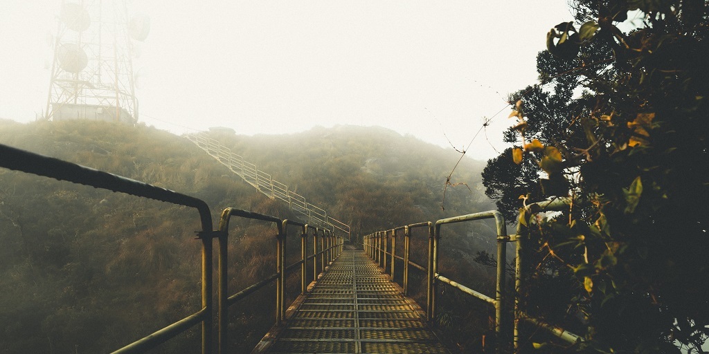 Acesso ao Pico da Caledônia, em Nova Friburgo, durante dia frio. Local deve ter recorde de temperatura baixa