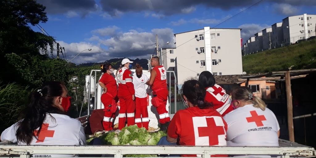 Cruz Vermelha de Nova Friburgo recebe alimentos para montagem de cestas básicas