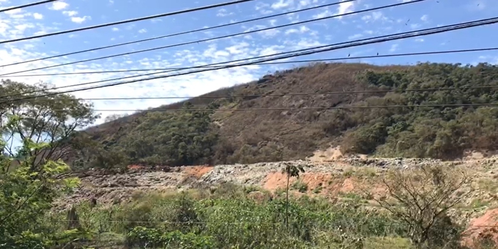 Incêndio atinge Aterro Sanitário do Fischer, em Teresópolis