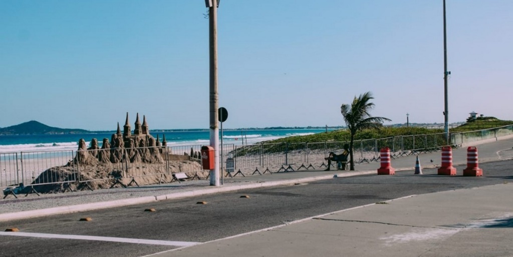 Orla da Praia do Forte, em Cabo Frio, será fechada para trânsito de veículos nos fins de semana